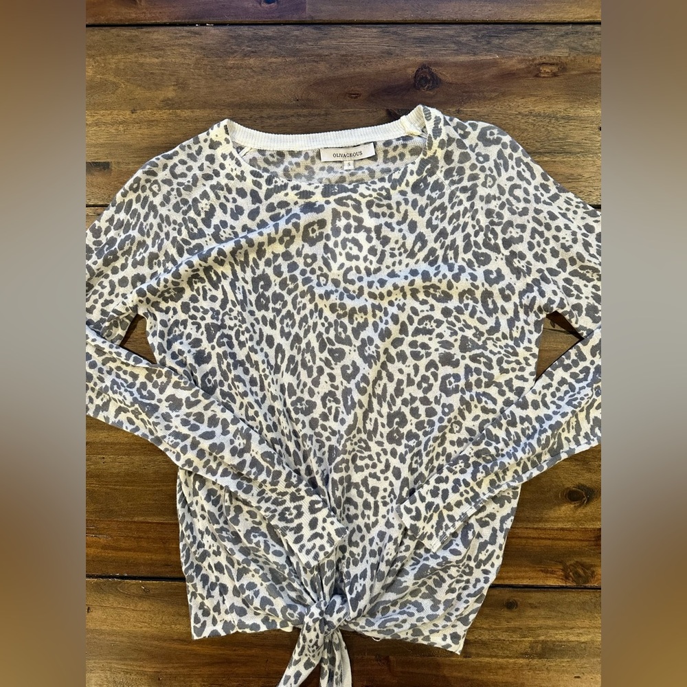 Oliviaceous long sleeve top